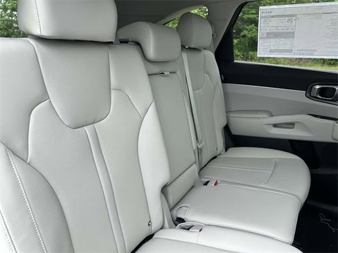 New 2025 Kia Sorento S image 24
