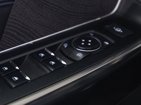 Used 2025 Ford F450 Platinum w/ FX4 Off-Road Package image 15