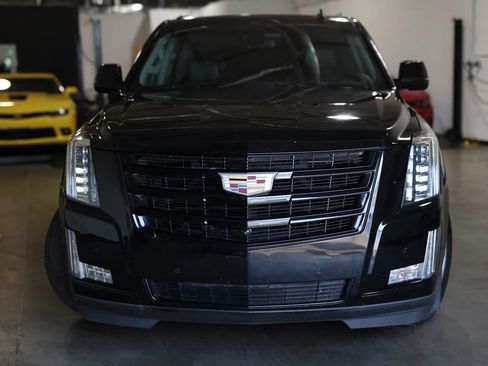 Used 2019 Cadillac Escalade ESV Luxury image 17