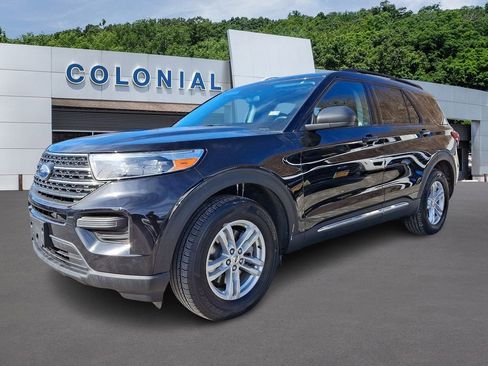 Used 2023 Ford Explorer XLT image 3
