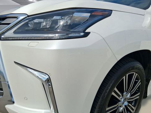 Used 2021 Lexus LX 570 4WD w/ Luxury Package image 10