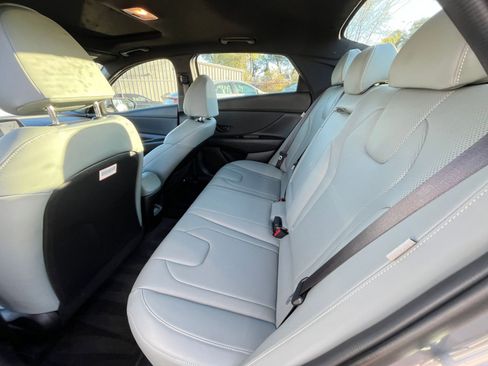 Used 2025 Hyundai Elantra Limited image 27