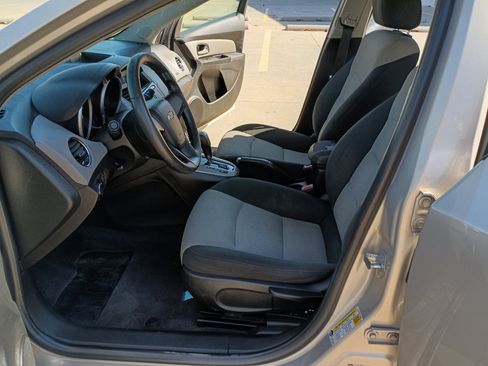 Used 2012 Chevrolet Cruze LS image 24