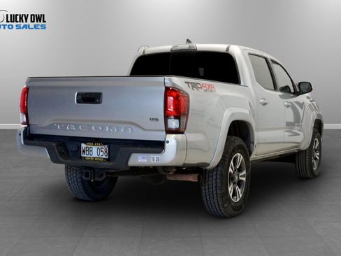 Used 2018 Toyota Tacoma TRD Sport AWD/4WD image 7