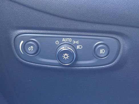 Used 2022 Chevrolet Equinox Premier image 17