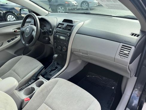 Used 2012 Toyota Corolla L FWD image 19