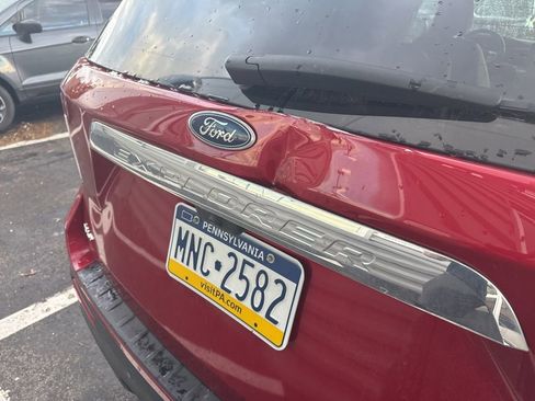 Used 2024 Ford Explorer XLT w/ Class IV Trailer Tow Package image 17