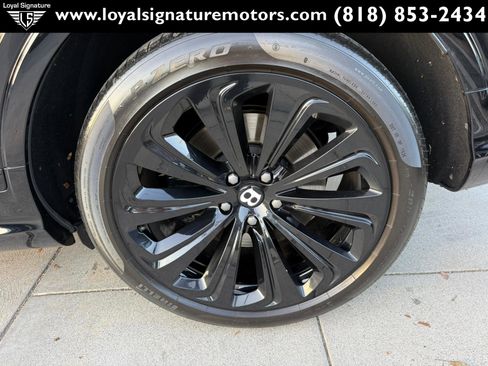 Used 2021 Bentley Bentayga image 12
