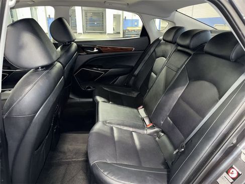 Used 2018 Kia Cadenza Technology image 16
