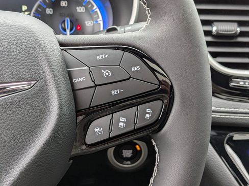 New 2026 Chrysler Pacifica Select image 17