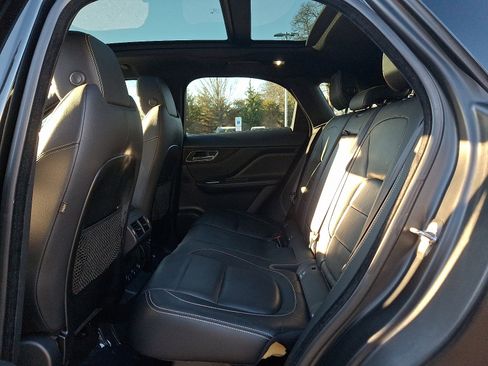 Used 2018 Jaguar F-PACE S image 10