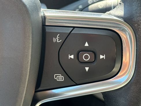Used 2019 Volvo XC40 T4 Momentum FWD image 28