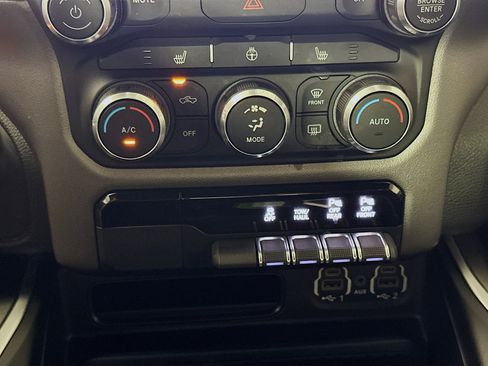 Used 2022 RAM 1500 Big Horn AWD/4WD image 22