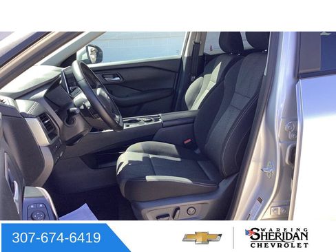 Used 2025 Nissan Rogue SV AWD/4WD image 21