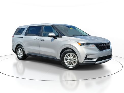 Used 2022 Kia Carnival LX image 1
