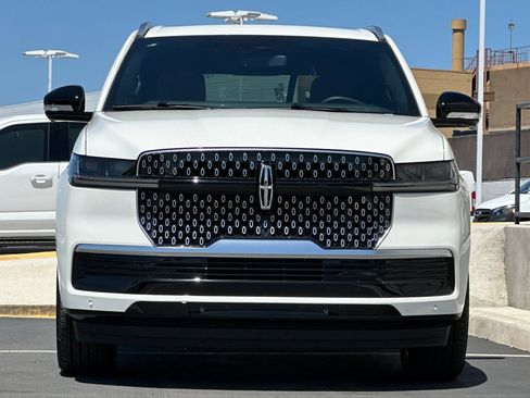 New 2026 Lincoln Navigator Reserve AWD/4WD image 8