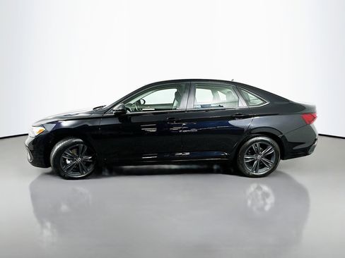 Certified 2024 Volkswagen Jetta SE image 4