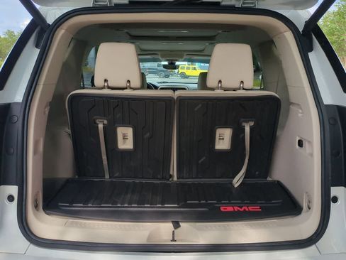 Used 2022 GMC Acadia Denali w/ Denali Technology Package FWD image 34
