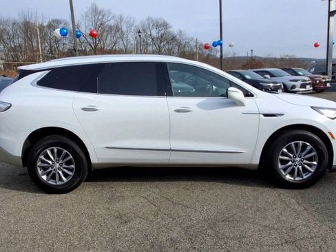 Certified 2024 Buick Enclave Essence image 9