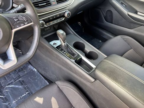 Used 2025 Nissan Altima 2.5 SV FWD image 42