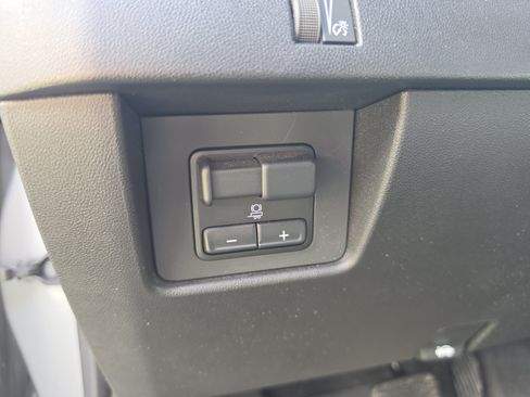 Used 2024 Chevrolet Colorado ZR2 w/ Technology Package AWD/4WD image 18