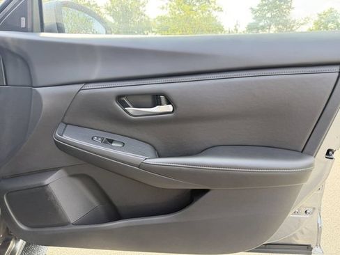 Used 2025 Nissan Sentra SV FWD image 27