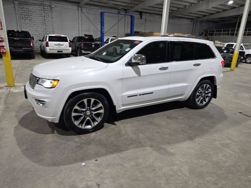 Used 2018 Jeep Grand Cherokee Overland AWD/4WD image 3