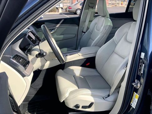 Used 2023 Volvo XC90 T8 Ultimate w/ Lounge Package image 9