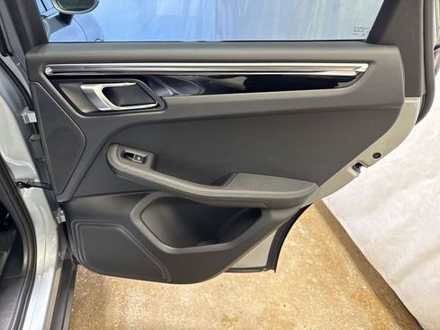 Used 2021 Porsche Macan S image 26