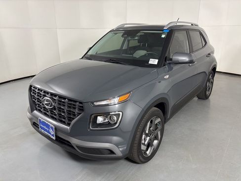 Used 2025 Hyundai Venue SEL image 5