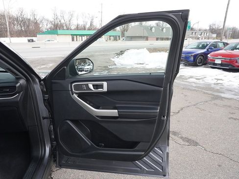 Used 2022 Ford Explorer XLT w/ Equipment Group 202A image 28