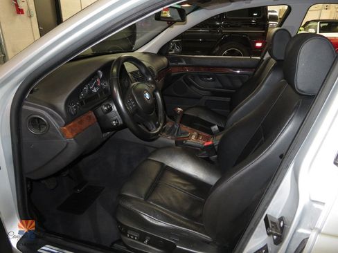Used 2002 BMW 540i Sedan image 3