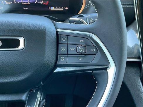 New 2023 Jeep Grand Cherokee L Laredo image 18