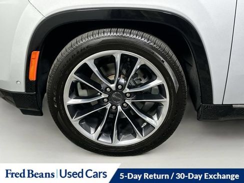 Used 2023 Jeep Wagoneer L Series III w/ Premium Group I AWD/4WD image 41