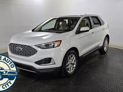 Used 2023 Ford Edge SEL image 3
