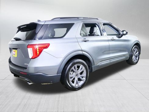 Used 2022 Ford Explorer XLT w/ Equipment Group 202A AWD/4WD image 7
