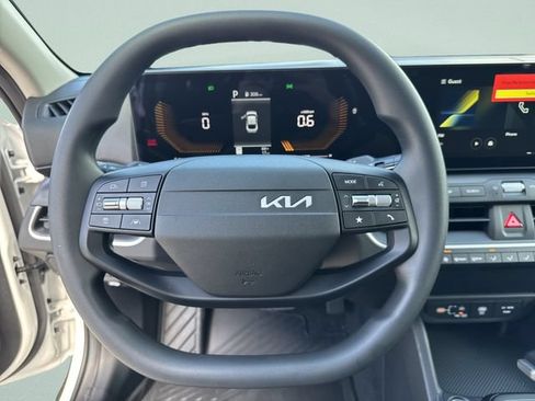 New 2026 Kia K4 FWD image 19