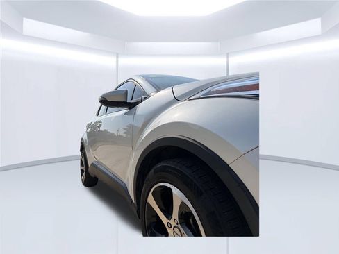 Used 2020 Toyota C-HR LE FWD image 27