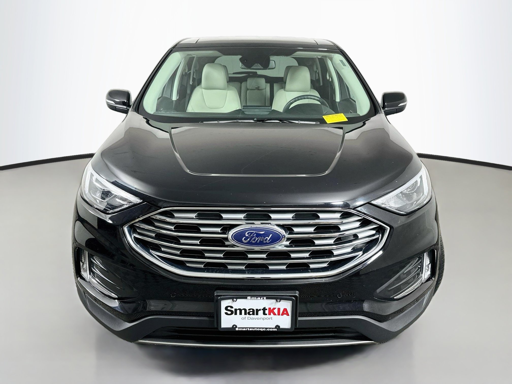 Used 2022 Ford Edge Titanium AWD/4WD image 2