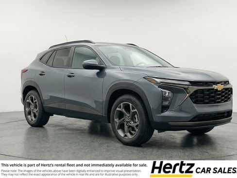 Used 2025 Chevrolet Trax LT FWD image 1