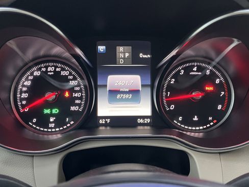 Used 2018 Mercedes-Benz GLC 300 4MATIC image 11