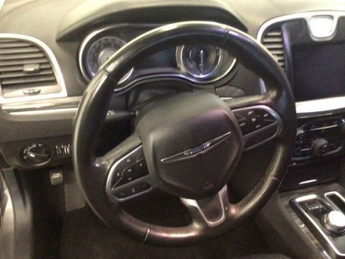 Used 2021 Chrysler 300 Touring RWD image 15