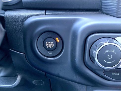 Used 2022 Jeep Wrangler Unlimited Sahara w/ Cold Weather Group AWD/4WD image 30