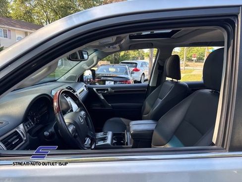 Used 2019 Lexus GX 460 image 28