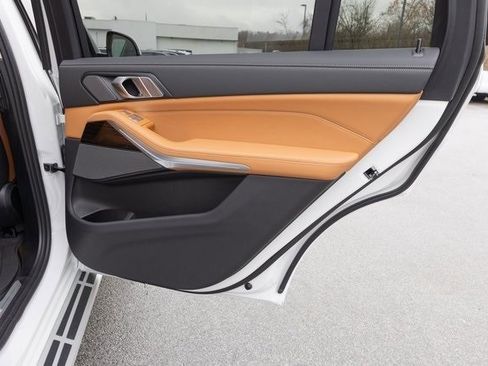 New 2025 BMW X7 xDrive40i image 18