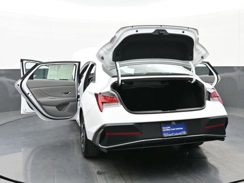 Certified 2025 Hyundai Elantra SEL image 55