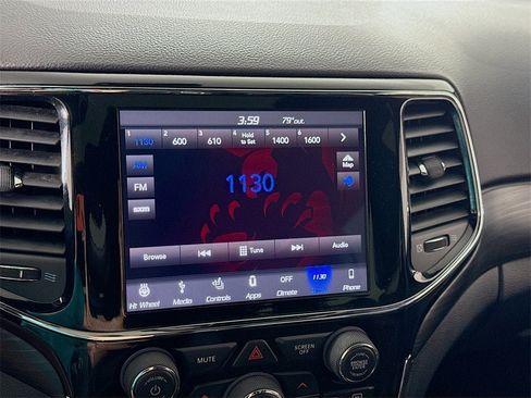 Used 2019 Jeep Grand Cherokee Altitude image 8