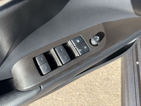 Used 2022 Toyota Camry SE w/ Carpet Mat Package (TMS) image 11