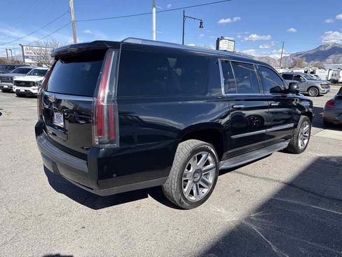 Used 2019 Cadillac Escalade ESV Premium Luxury image 5
