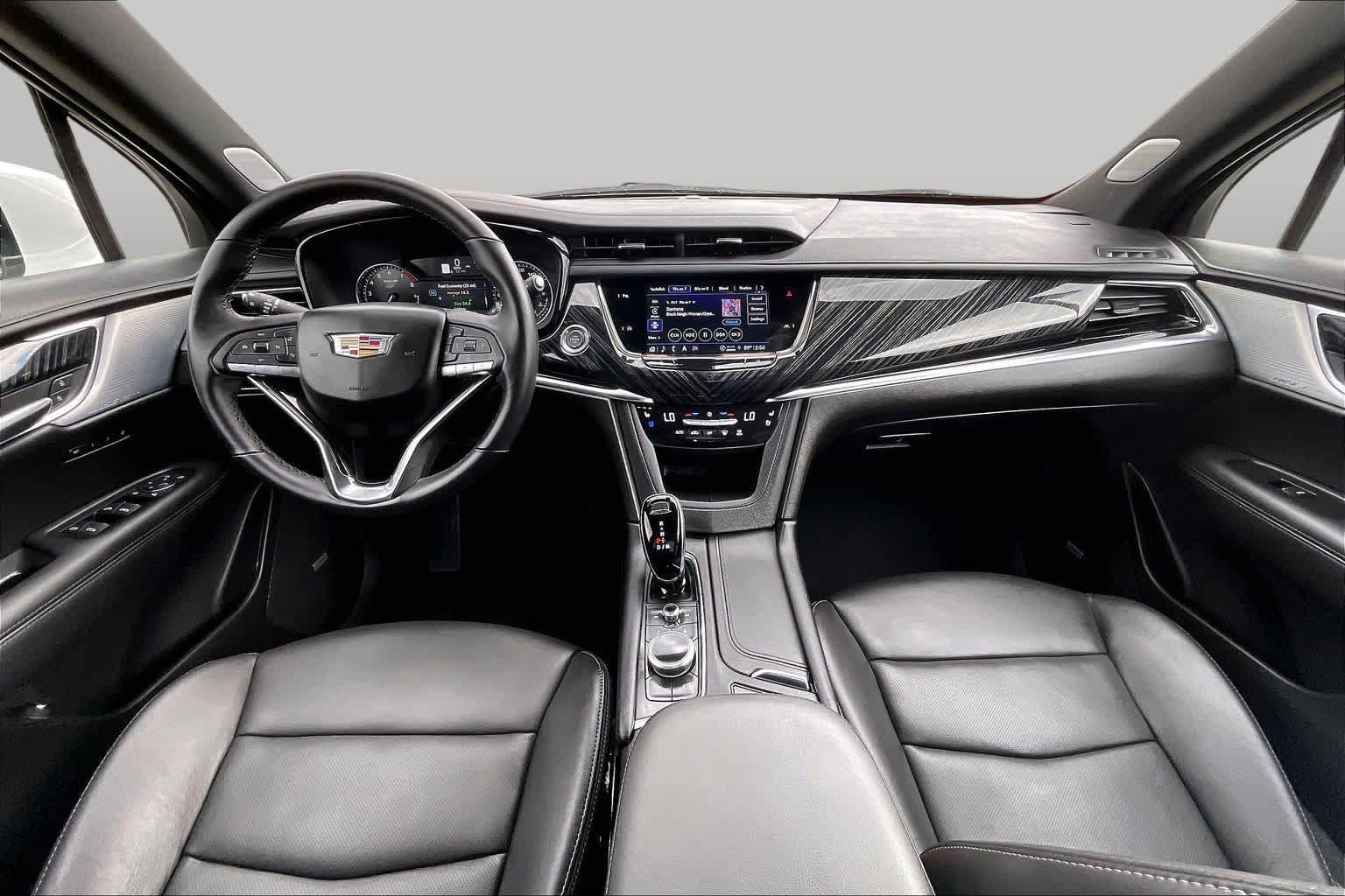 Used 2025 Cadillac XT6 Premium Luxury FWD image 16